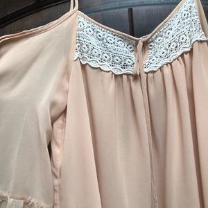 This Delicate Shoulder Showing Adorable Top